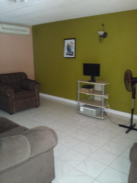 Impeccable Guest Rooms 2 كينغستون الغرفة الصورة